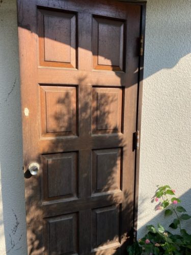 便利屋・ドアのペンキ塗り/箕面市でドアのペンキ塗り